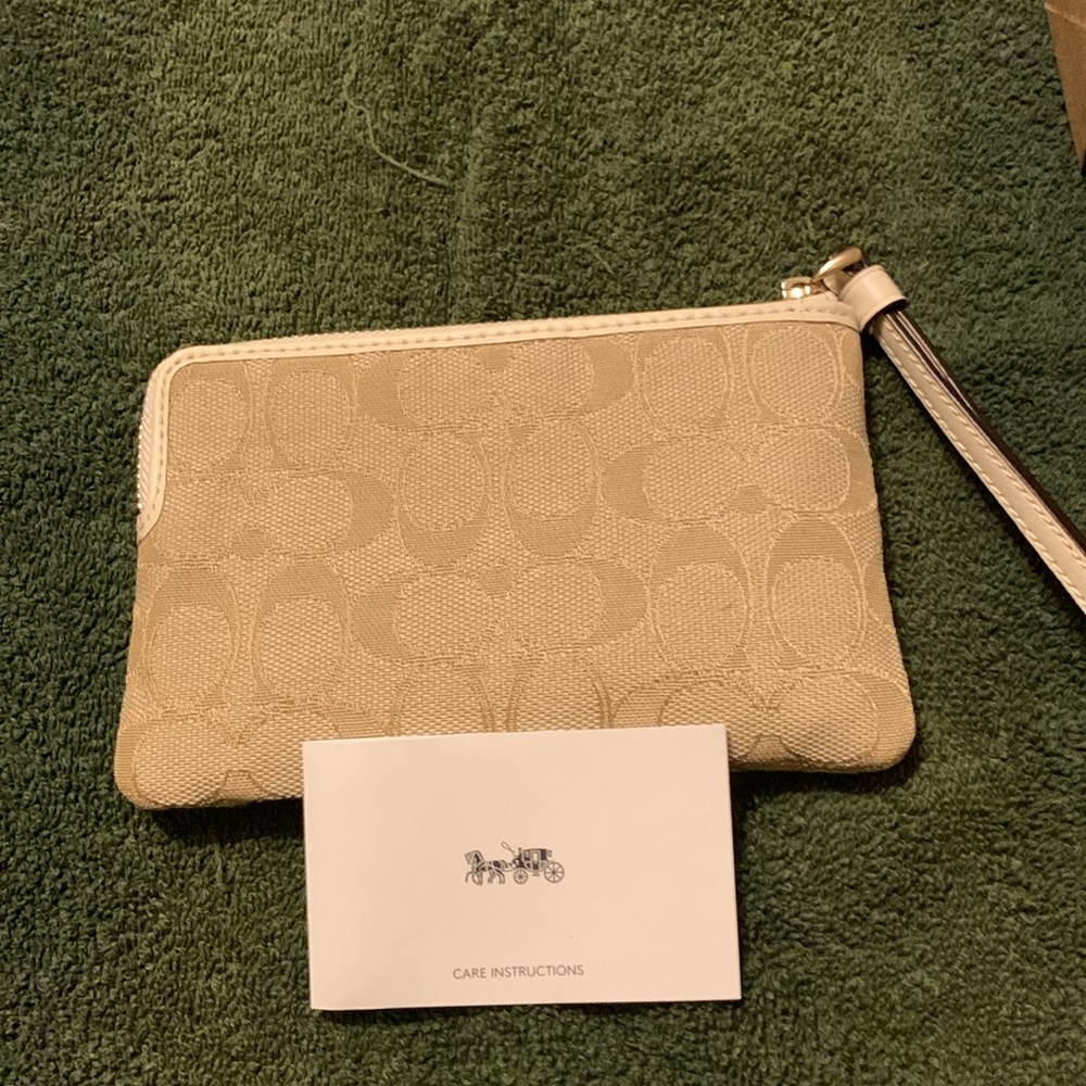 Coach wristlet - Picture 4 of 8